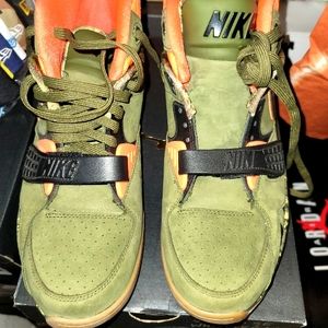 NIKE BO AND ARROW (BO JACKSON)